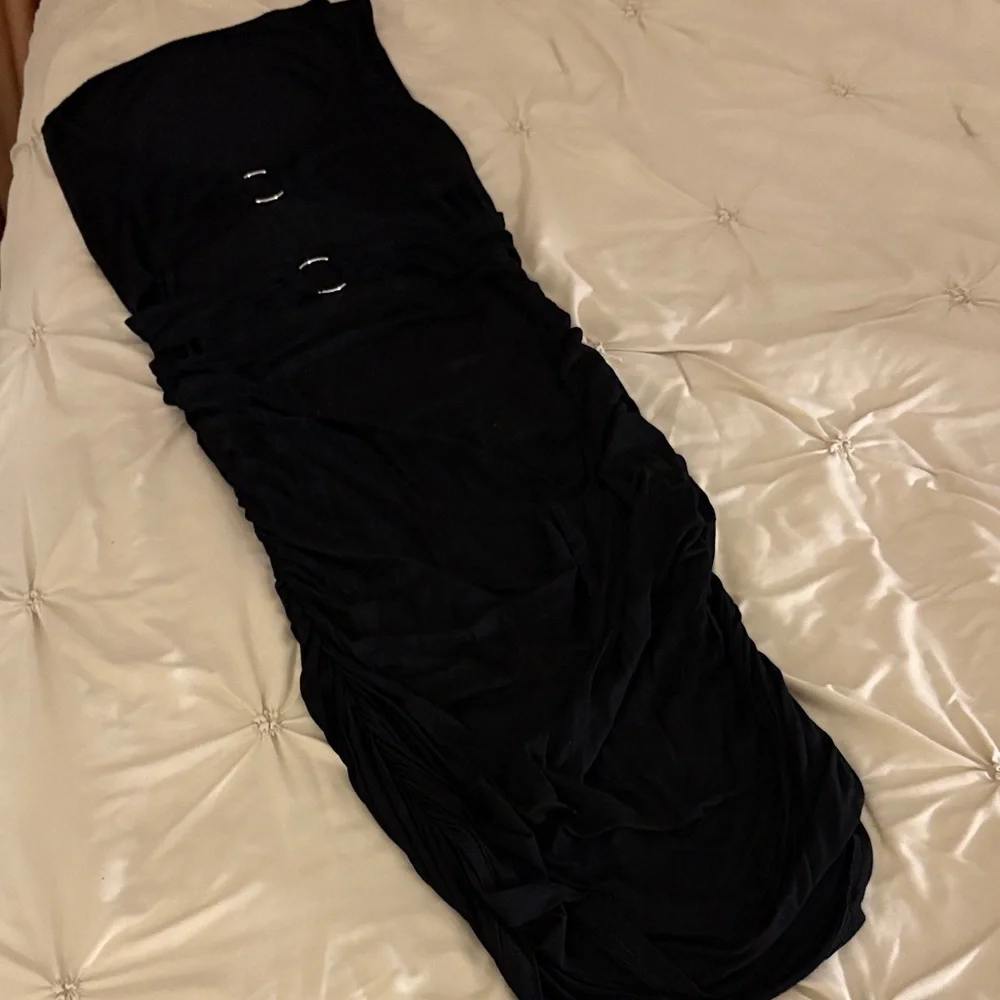 Black Strapless Dress w peekaboo design - Picture 2 of 3